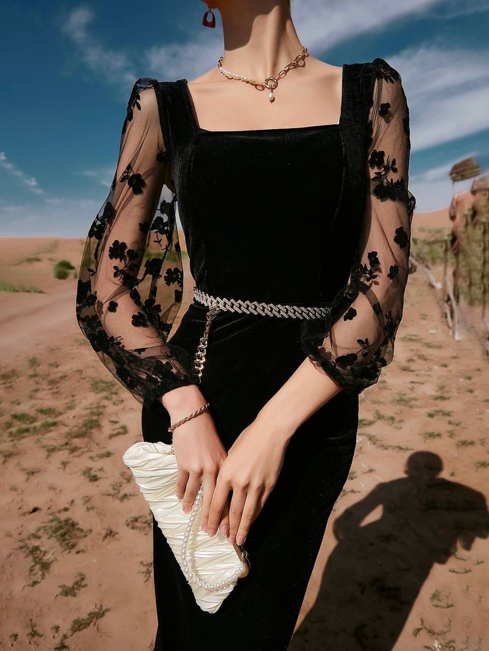 تور طرحدار مخملی طرح گل مشکی1